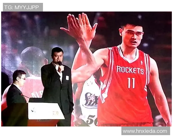 姚明化身普通观众默默观赛引发球迷热议背后的故事