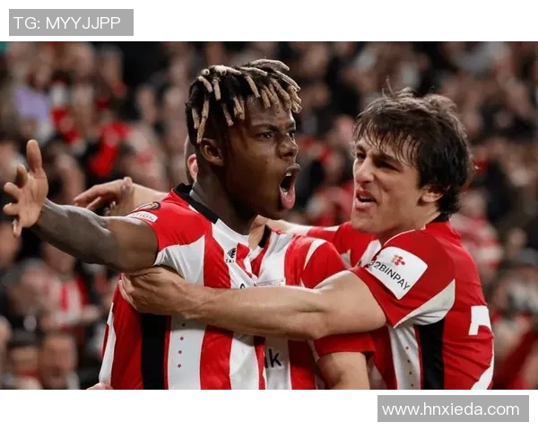 欧联杯激战巴黎圣日耳曼与热刺平局精彩瞬间引发全场热烈反响