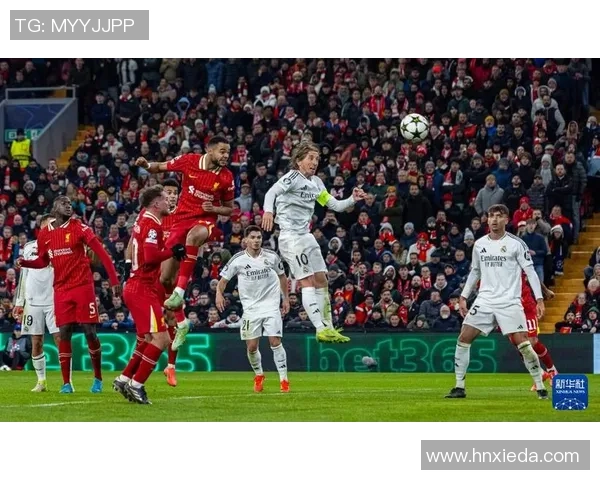 德甲激战：利物浦与皇马平局后点球大战引发全场狂欢解析